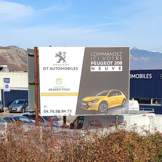 Bâche et toile tendue — Bâche grand format posée en façade